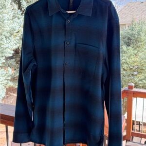 Lululemon men’s Blue and Black Shirt